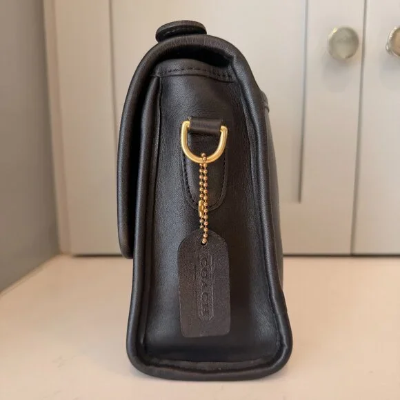 Vintage COACH Court Turnlock Crossbody Bag – Model 9870 | Black - Picture 3 of 16